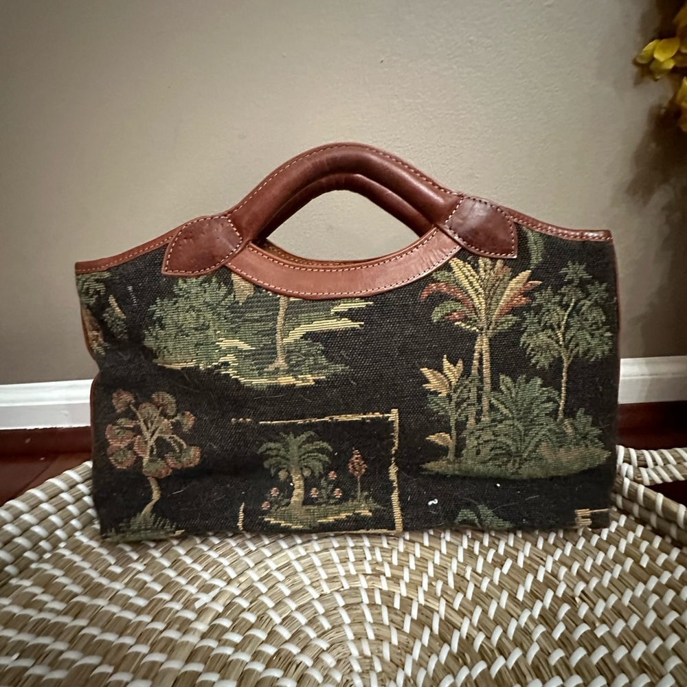 Tommy Bahama Tapestry Clotch